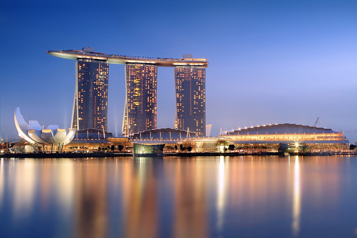 1200px-Marina_Bay_Sands_in_the_evening_-_20101120.jpg