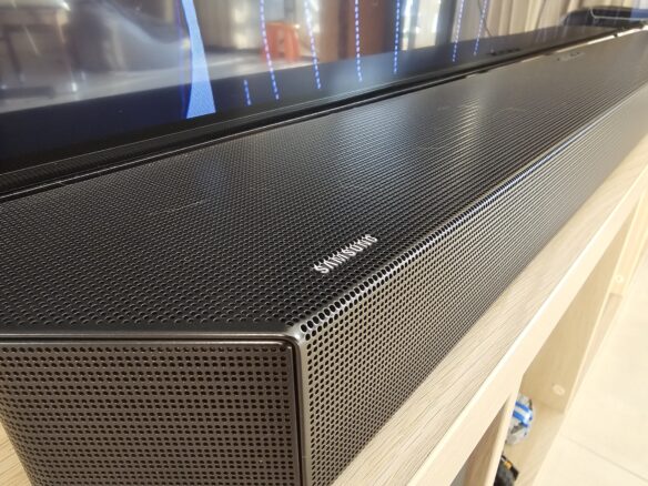 The Samsung Q-800c Soundbar Sets The Standard for Home Theatre Experience